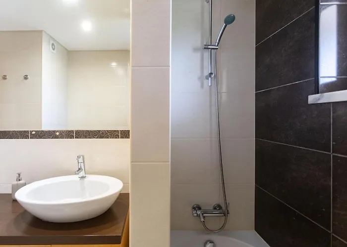 Chill W Pool - Da Rocha