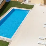 Chill W Pool - Da Rocha