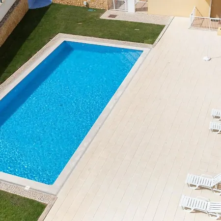 Chill W Pool - Da Rocha