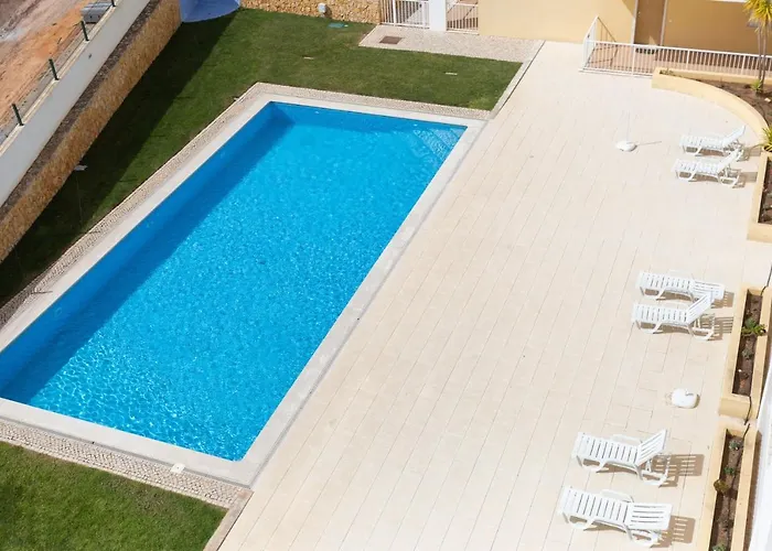 Chill W Pool - Da Rocha