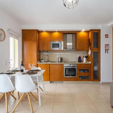 Chill W Pool - Da Rocha *