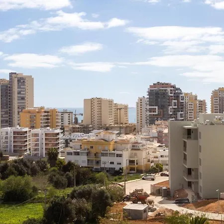 Chill W Pool - Da Rocha *